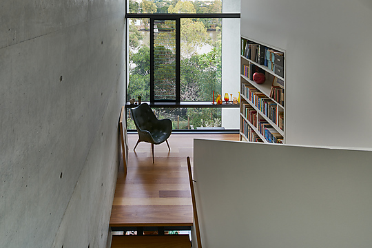 Interior photograph of Riverbank House by Alex Chomicz