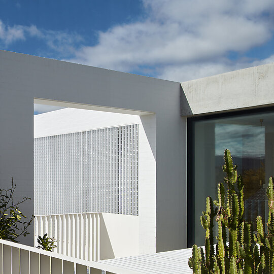 Interior photograph of Frangipani House by Sam Noonan