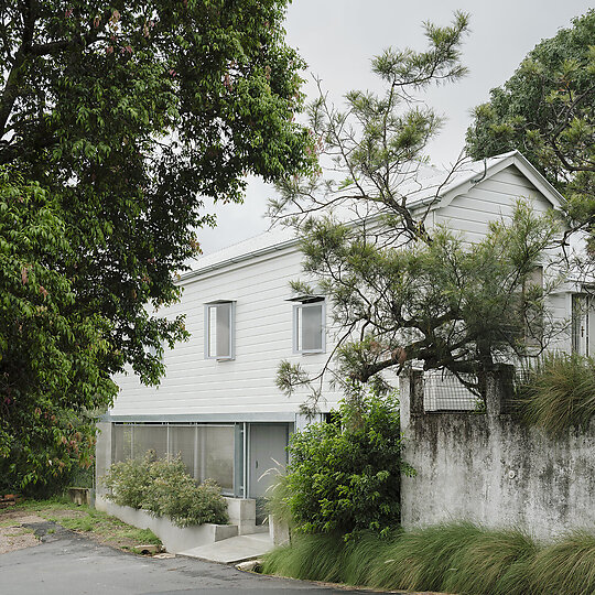 Interior photograph of Red Hill House & Studio by Clinton Weaver