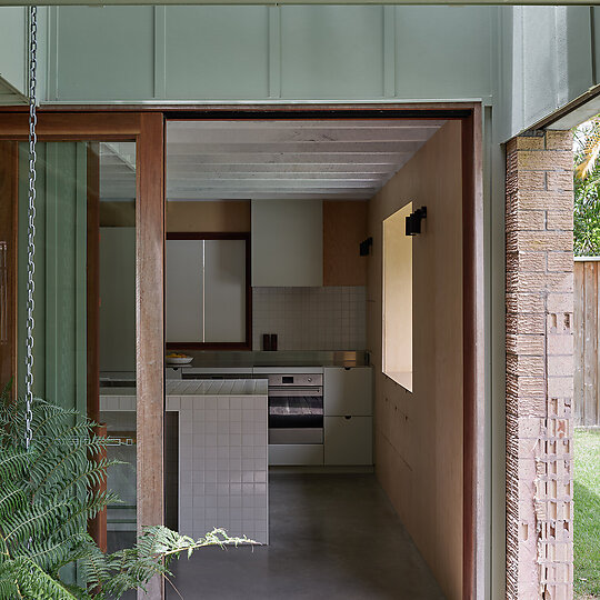 Interior photograph of Carlyle Drive House by Christopher Frederick Jones