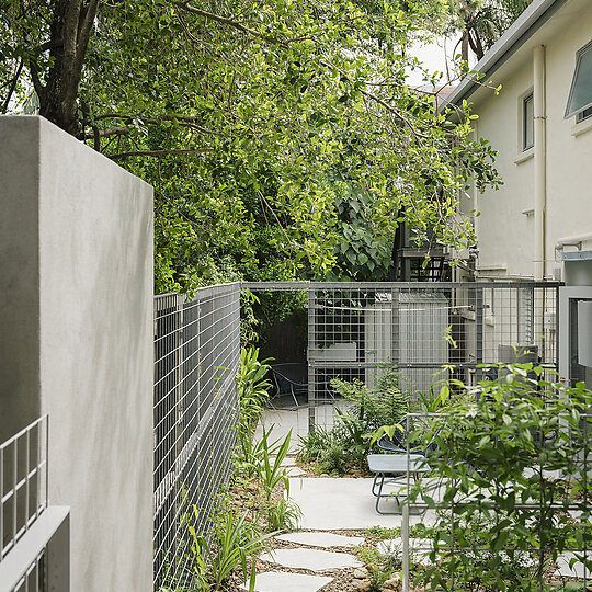 Interior photograph of Sunshine Beach Townhouse by Clinton Weaver