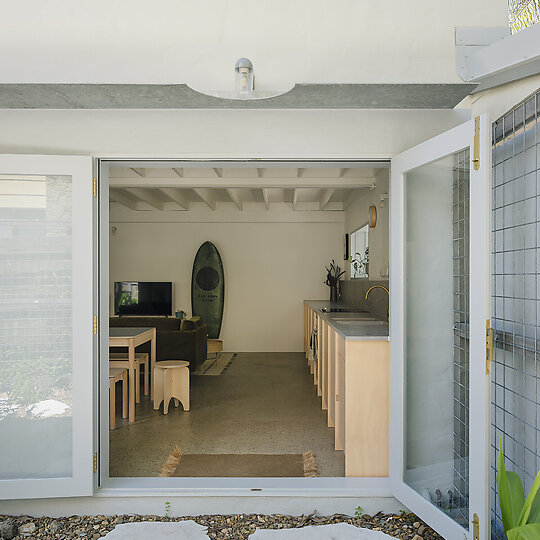 Interior photograph of Sunshine Beach Townhouse by Clinton Weaver