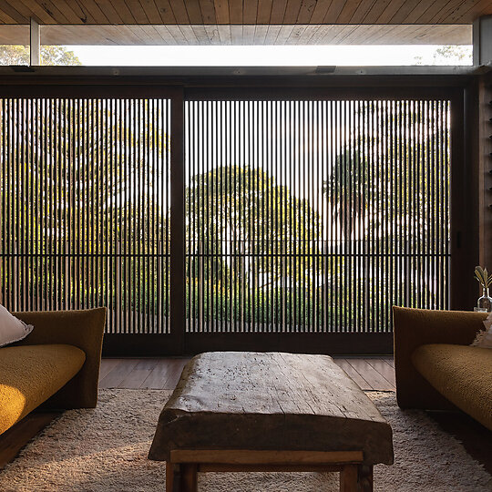 Interior photograph of Bayview Tree House by The use of raw, natural materials reflects the Japanese philosophy of wabi-sabi, of seeing beauty in imperfection. Photographer: Luke Shadbolt