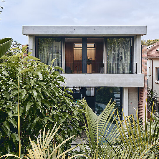 Interior photograph of Gully House by Peter Bennetts