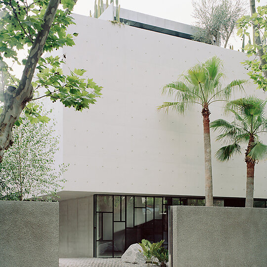 Interior photograph of South Yarra House by Rory Gardiner