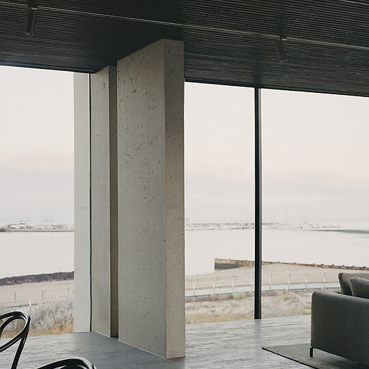 Interior photograph of House on the Bay by Rory Gardiner