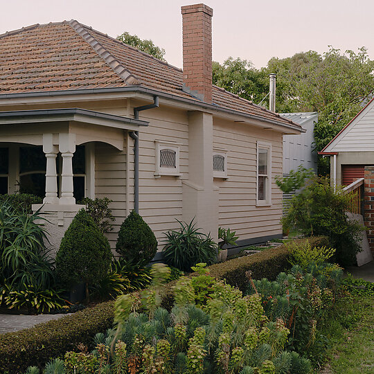 Interior photograph of Bob's Bungalow by Tom Ross