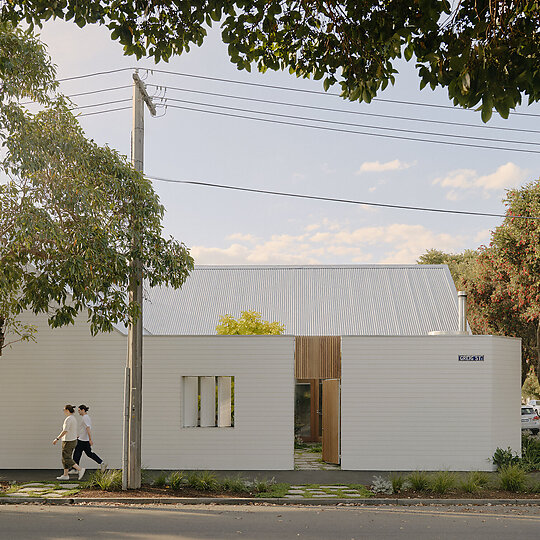 Interior photograph of Courtyard House by Tom Ross