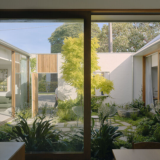 Interior photograph of Courtyard House by Tom Ross