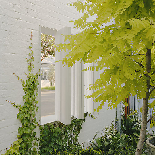 Interior photograph of Courtyard House by Tom Ross