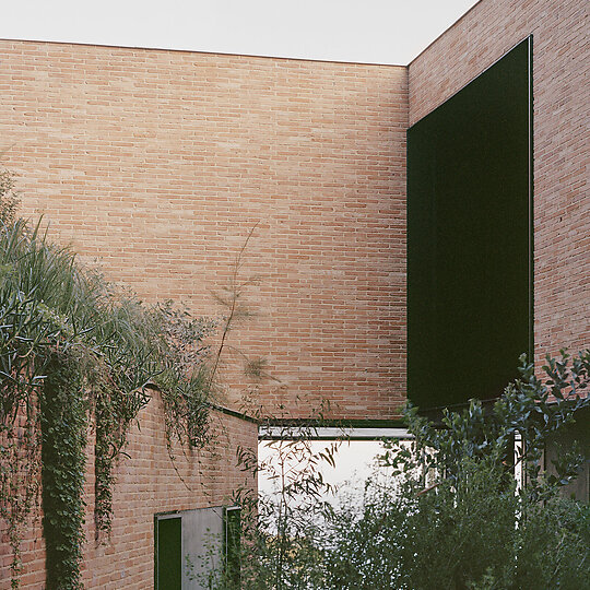 Interior photograph of Maitland Bay House by Rory Gardiner