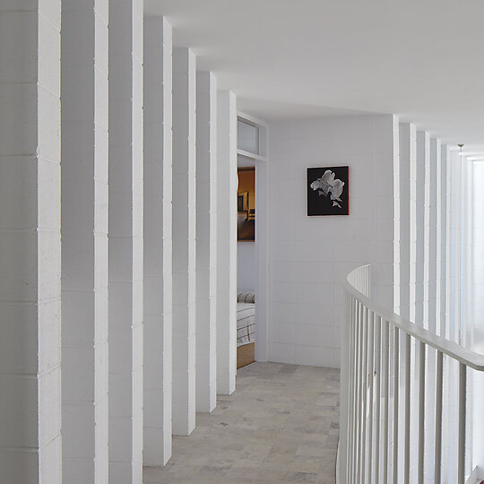 Interior photograph of Tomich House by Jack Lovel