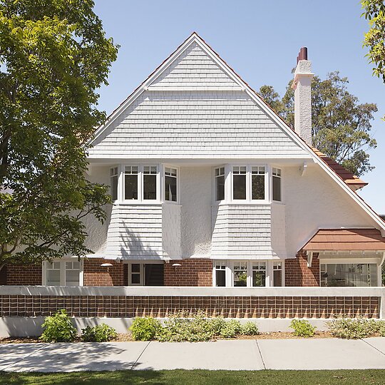 Interior photograph of Bellevue Hill House by Ben Hosking