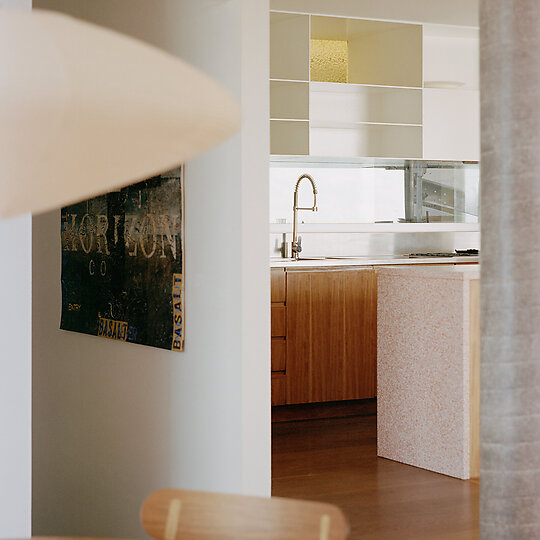 Interior photograph of TAMARAMA HOUSE by Rory Gardiner