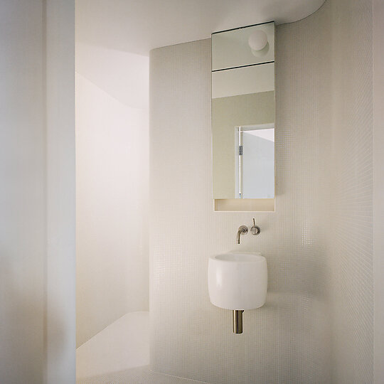 Interior photograph of TAMARAMA HOUSE by Rory Gardiner