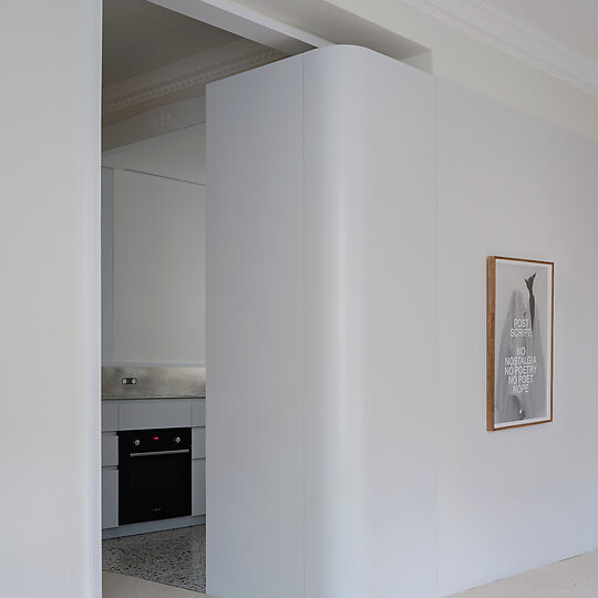 Interior photograph of Onslow Gardens Apartment by Hamish McIntosh