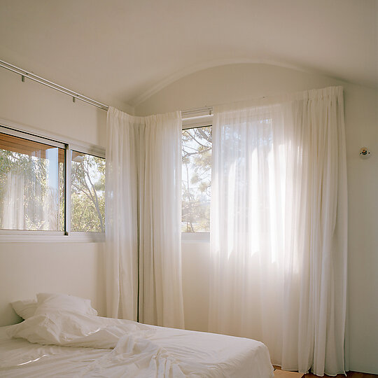Interior photograph of High Tide House by Rory Gardiner