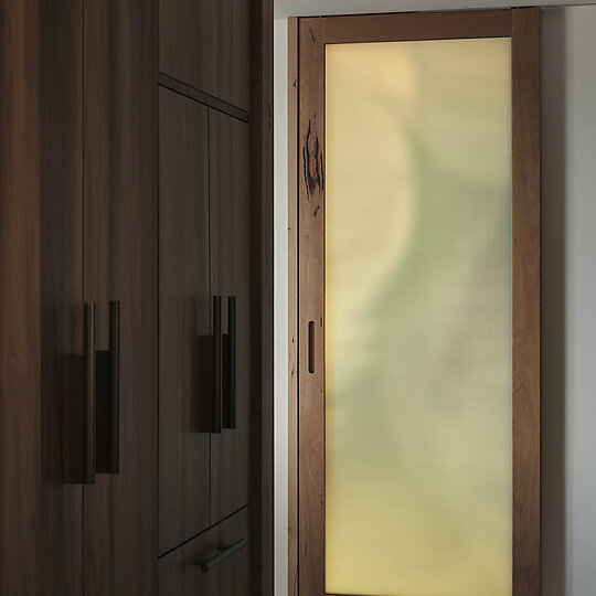 Interior photograph of Inner City Apartment by Dave Wheeler