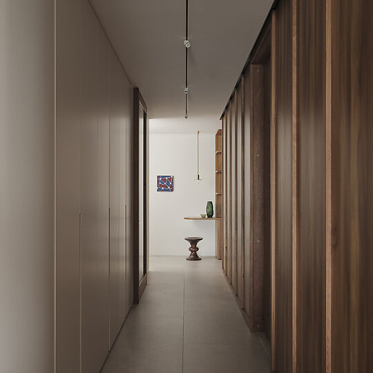 Interior photograph of Inner City Apartment by Dave Wheeler