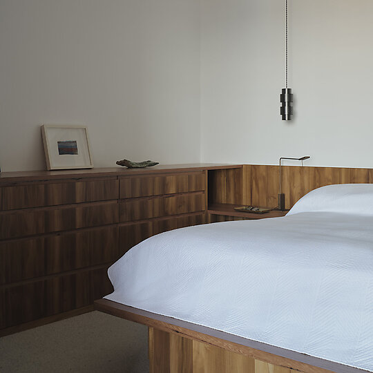 Interior photograph of Inner City Apartment by Dave Wheeler