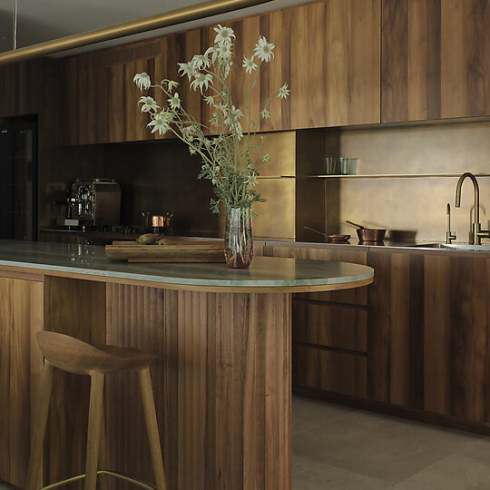 Interior photograph of Inner City Apartment by Dave Wheeler