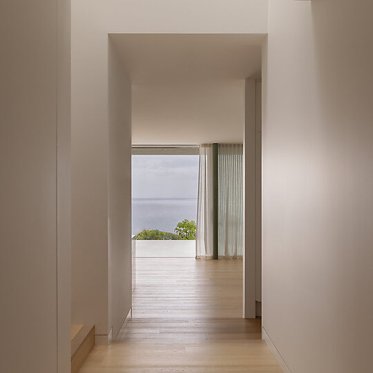 Interior photograph of Horizon House by Timothy Kaye