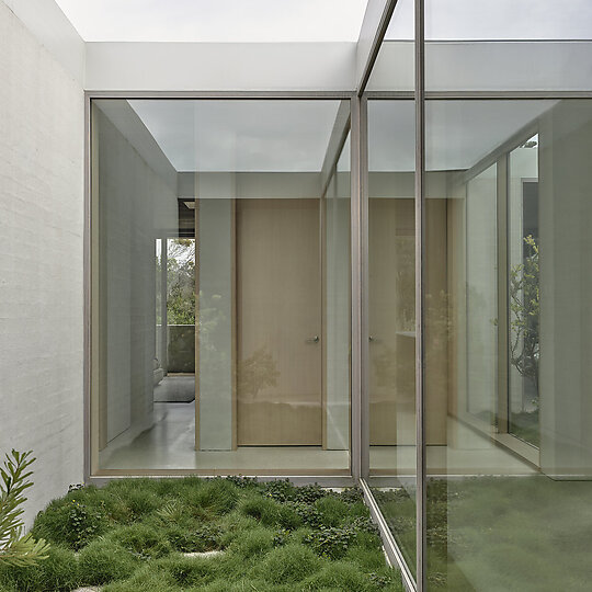 Interior photograph of Coastal House by Derek Swalwell