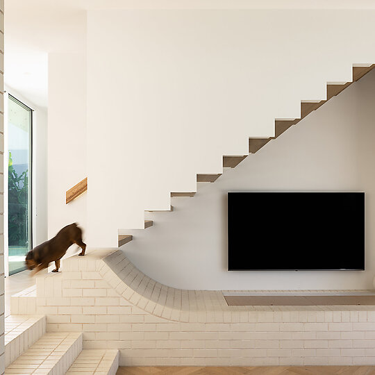 Interior photograph of Courtyard House by Simon Whitbread