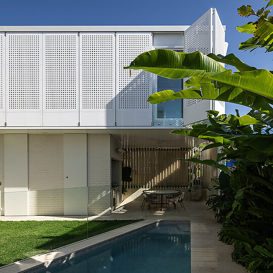 Interior photograph of Courtyard House by Simon Whitbread