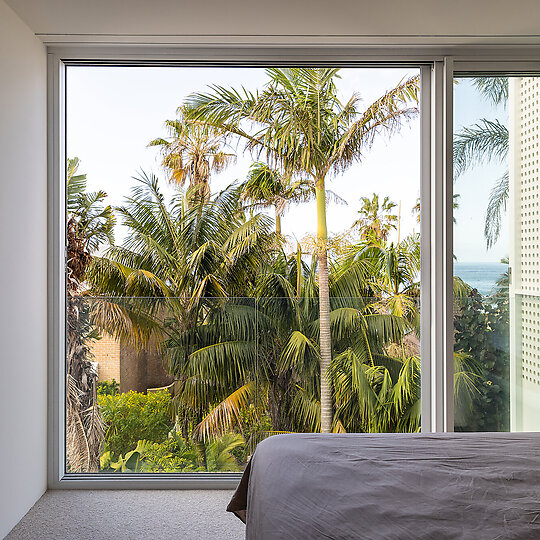 Interior photograph of Courtyard House by Simon Whitbread