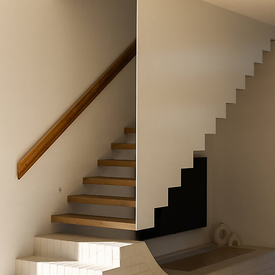Interior photograph of Courtyard House by Simon Whitbread