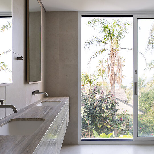 Interior photograph of Courtyard House by Simon Whitbread