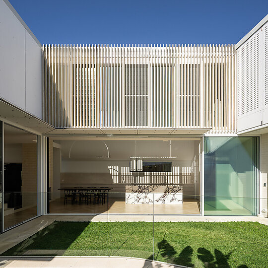 Interior photograph of Courtyard House by Simon Whitbread