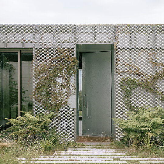 Interior photograph of Hedge and Arbour House by Rory Gardiner
