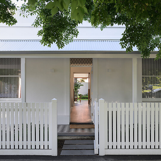 Interior photograph of Flame Tree House by Thurston Empson